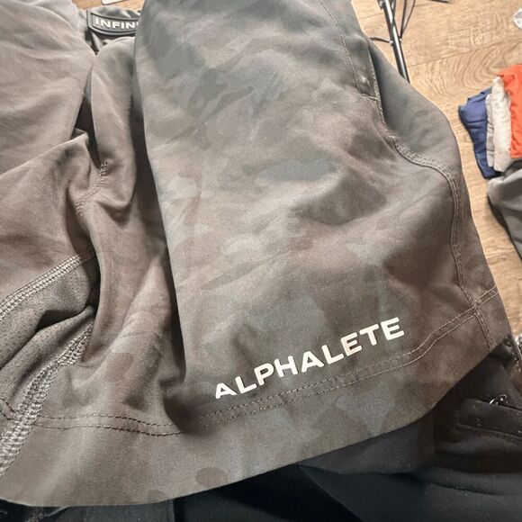 Alphalete Men's Infinity Camo 2 in 1 Lined Athletic Active Shorts Gray Small - Picture 3 of 9